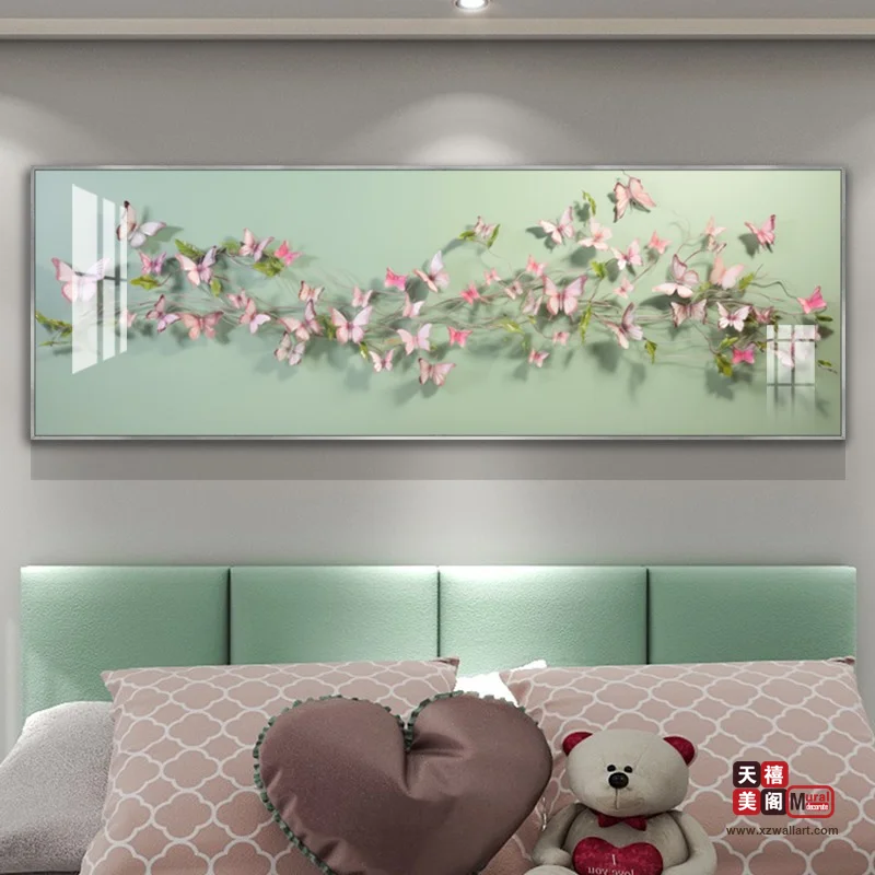蝶戏花丛