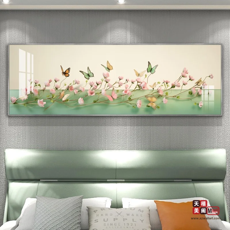 蝶戏花丛