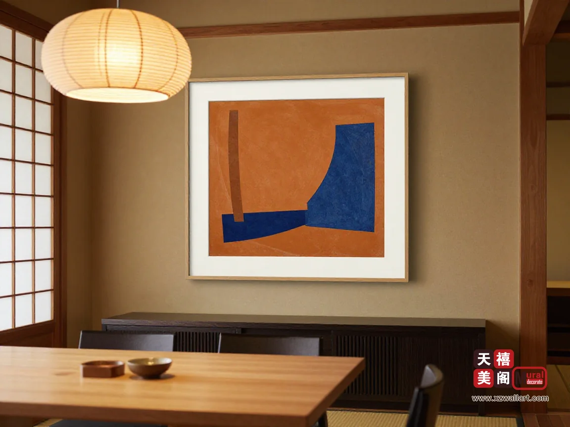 日式风餐厅挂画怎么选？餐桌上方高度、吊灯避让与暖调画面