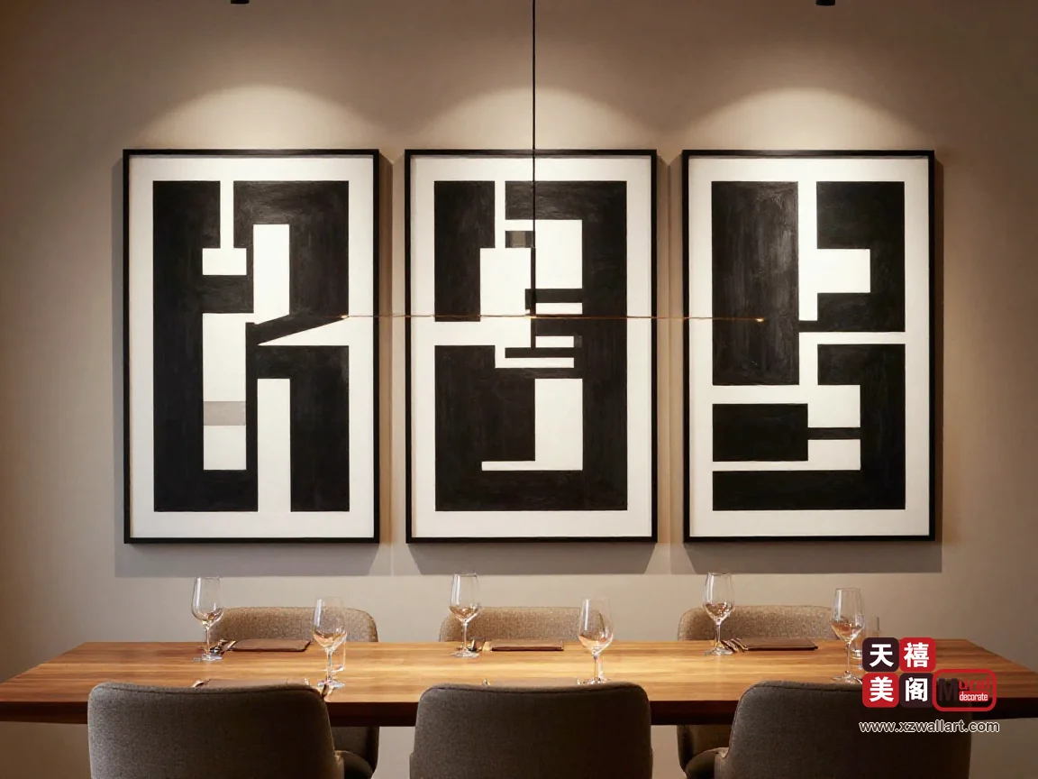 极简黑白餐厅挂画怎么选？给饭桌留一个「安静的黑」
